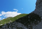 40 Non andiamo a sx per il Passo di Corna Piana, ma proseguiamo a dx sul sentiero EE per il Pizzo Arera